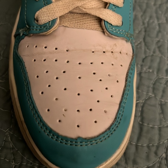 Girls Air Jordan Nikes - Picture 9 of 11